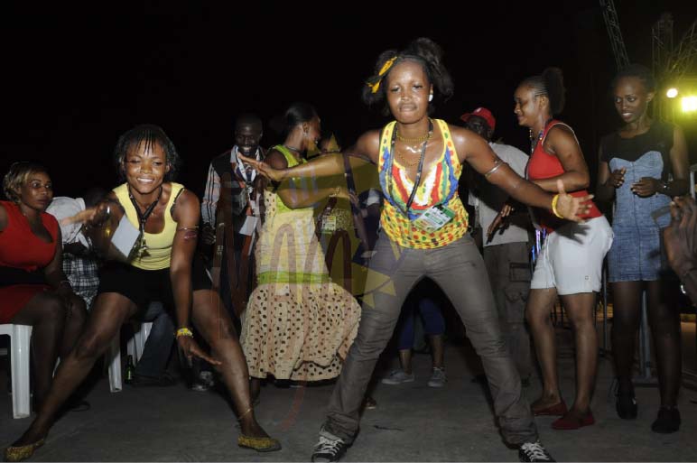 Le-jeune-ballet-de-guinee-conakry-en-joie-dans-le-public-3