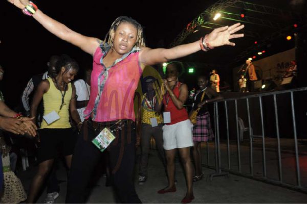 Le-jeune-ballet-de-guinee-conakry-en-joie-dans-le-public-4